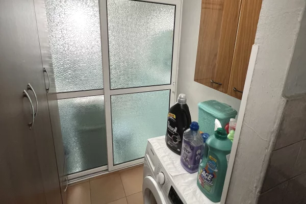 Shtepi ne shitje Apartament ne Tirane, 2+1, Mobilimi E mobiluar, Pagesa 100,000  Euro.