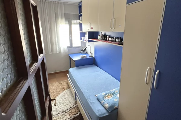 Shtepi ne shitje Apartament ne Tirane, 2+1, Mobilimi E mobiluar, Pagesa 100,000  Euro.