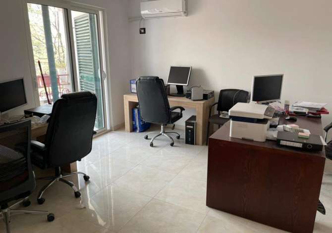 Ambient biznesi me qera 3+1 ne Tirane - 600 Euro