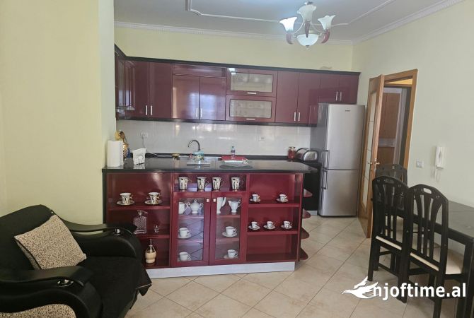 Jepet me qera 2+1 tek kopshti Botanik