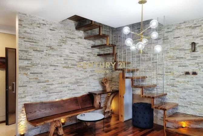 Shtepi ne shitje Duplex(shtepi me 2 kate) ne Tirane, 2+1, Mobilimi E mobiluar, Pagesa 185,000  Euro.