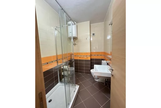 Shtepi me qera Apartament ne Tirane, 2+1, Mobilimi E mobiluar, Pagesa 1,060  Euro.