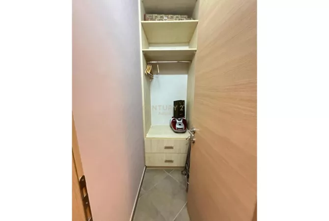 Shtepi me qera Apartament ne Tirane, 2+1, Mobilimi E mobiluar, Pagesa 1,060  Euro.