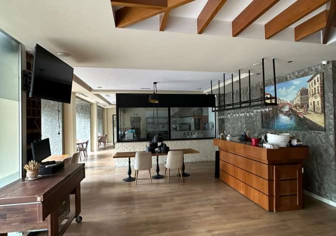 Jepet me qera Ambjent Restoranti Duplex ne zonen e Bllokut 