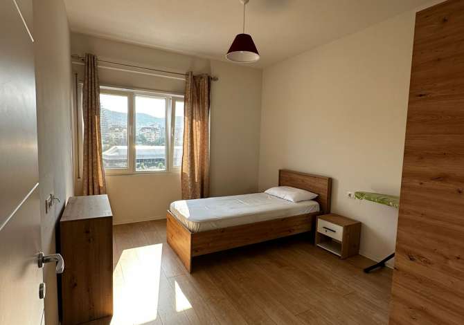 Shtepi me qera 2+1 ne Tirane - 1,400 Euro