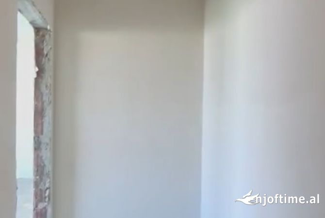 Shtepi ne shitje Apartament ne Tirane, 1+1, Mobilimi Bosh, pa mobiluar, Pagesa 57,500  Euro.