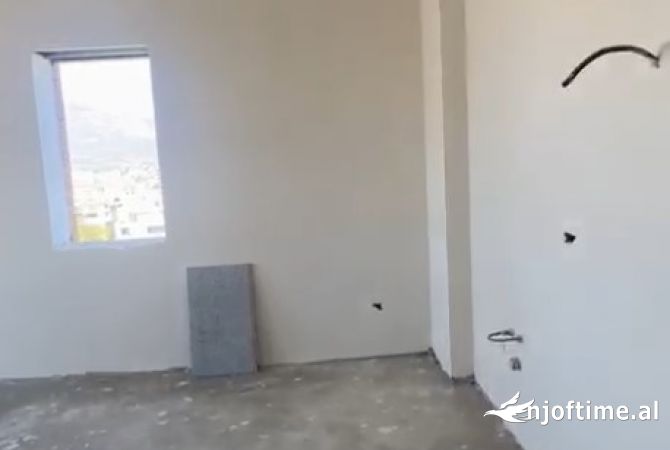 Shtepi ne shitje Apartament ne Tirane, 2+1, Mobilimi Bosh, pa mobiluar, Pagesa 79,000  Euro.