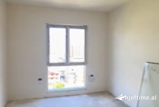 Shtepi ne shitje Apartament ne Tirane, 3+1, Mobilimi Bosh, pa mobiluar, Pagesa 980,000  Euro.
