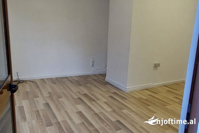 Ambient biznesi me qera 3+1 ne Tirane - 350 Euro