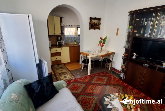 Shtepi me qera 2+1 ne Tirane - 50,000 Leke