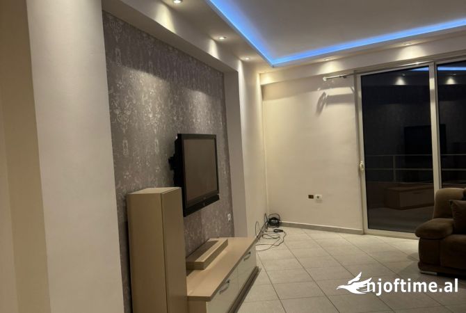 Shtepi me qera Apartament ne Tirane, 2+1, Mobilimi E mobiluar, Pagesa 550  Euro.