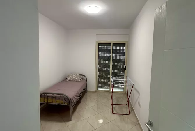 Shtepi ne shitje Apartament ne Tirane, 2+1, Mobilimi Pjeserisht e mobiluar, Pagesa 142,425  Euro.