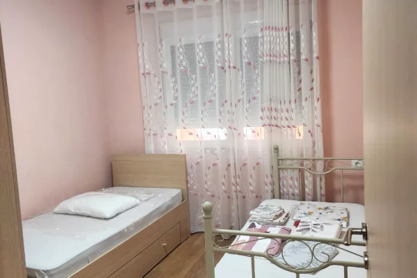 Shtepi me qera Apartament ne Tirane, 2+1, Mobilimi E mobiluar, Pagesa 60,000  Leke.