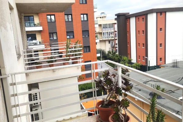 Shtepi me qera Apartament ne Tirane, 2+1, Mobilimi E mobiluar, Pagesa 60,000  Leke.