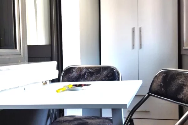 Shtepi me qera Apartament ne Tirane, 1+1, Mobilimi E mobiluar, Pagesa 65,000  Leke.