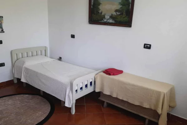 Shtepi me qera Shtepi Private ne Tirane, 3+1, Mobilimi E mobiluar, Pagesa 45,000  Leke.