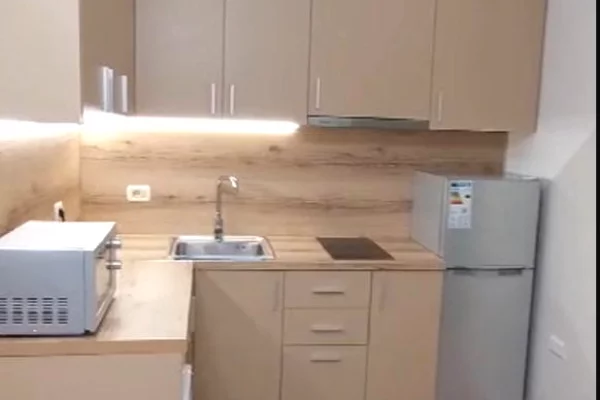 Shtepi ne shitje Apartament ne Tirane, Garsoniere, Mobilimi E mobiluar, Pagesa 73,000  Euro.