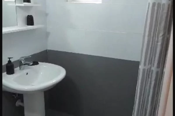 Shtepi ne shitje Apartament ne Tirane, Garsoniere, Mobilimi E mobiluar, Pagesa 73,000  Euro.