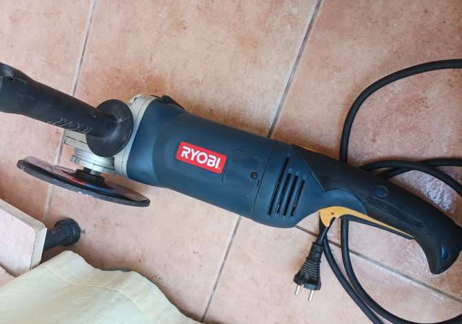 Strumenti di lavoro a Tirana - 100 Euro