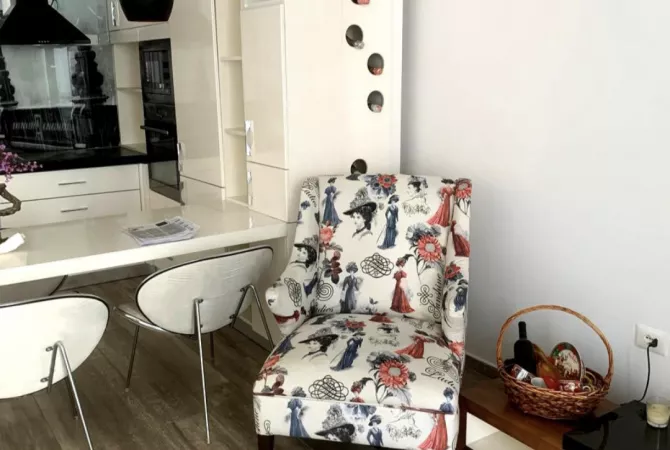 Ambiente Commerciale in Affitto 1+1 a Tirana - 500 Euro