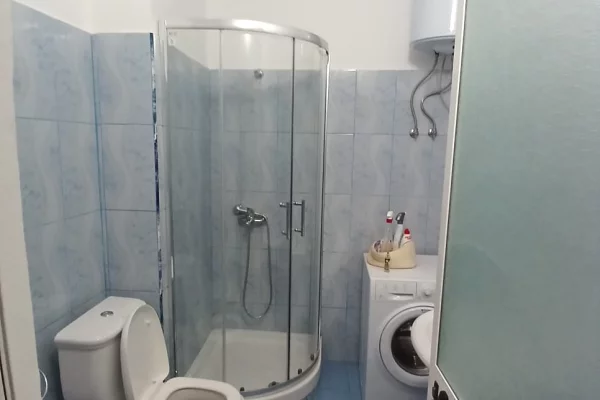 Shtepi me qera Apartament ne Tirane, 1+1, Mobilimi E mobiluar, Pagesa 38,000  Leke.