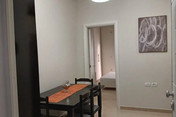 Shtepi me qera Apartament ne Tirane, 1+1, Mobilimi E mobiluar, Pagesa 38,000  Leke.