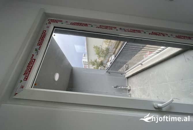 Shtepi ne shitje Apartament ne Tirane, 2+1, Mobilimi Bosh, pa mobiluar, Pagesa 88,000  Euro.