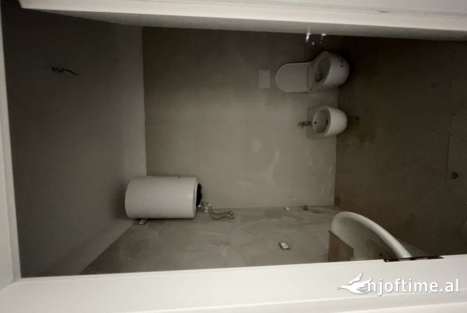 Shtepi ne shitje Apartament ne Tirane, 2+1, Mobilimi Bosh, pa mobiluar, Pagesa 88,000  Euro.