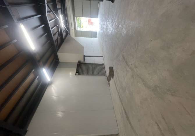 Ambient biznesi me qera 4+1 ne Tirane - 2,800 Euro