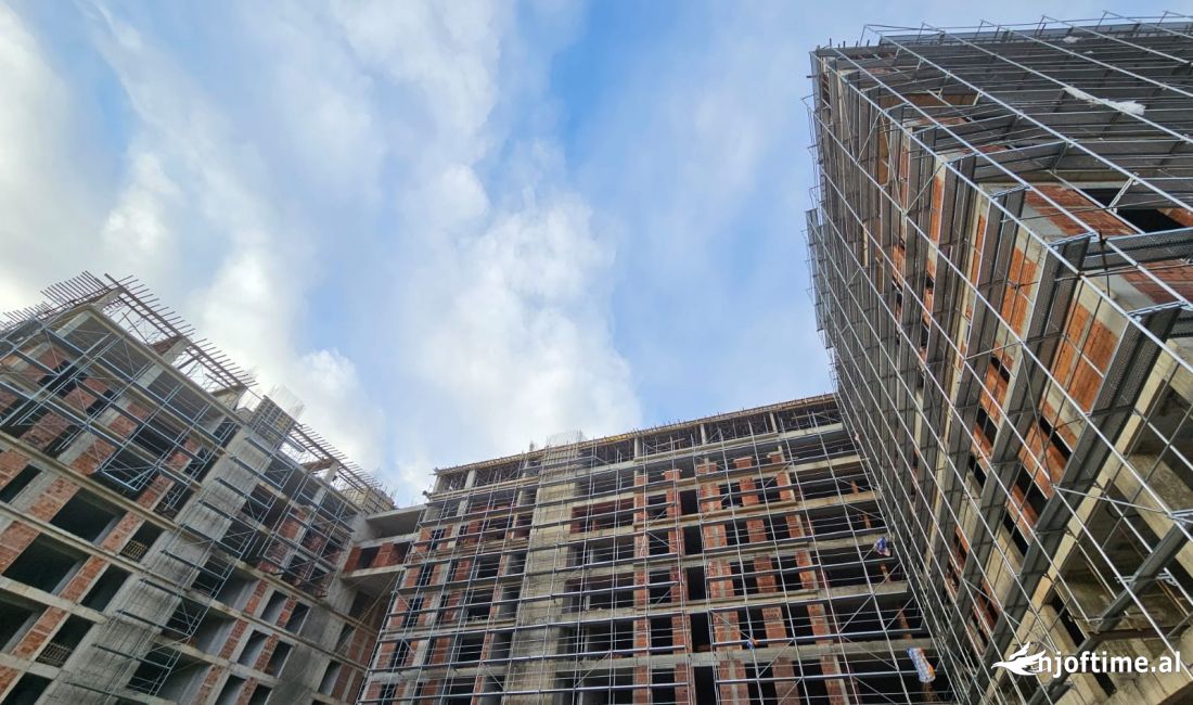 Shtepi ne shitje Apartament ne Tirane, 2+1, Mobilimi Bosh, pa mobiluar, Pagesa 93,500  Euro.