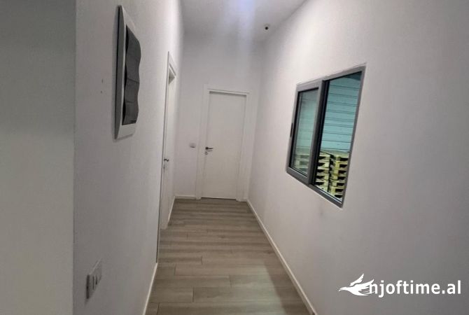 Jepet kapanon me qera 600 m2 prane City Park