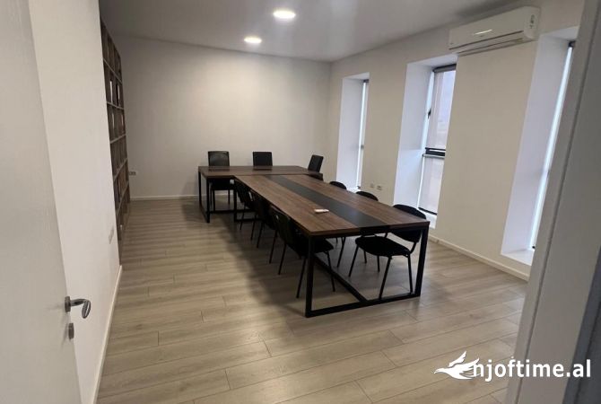 Ambient biznesi me qera 4+1 ne Tirane - 3,000 Euro