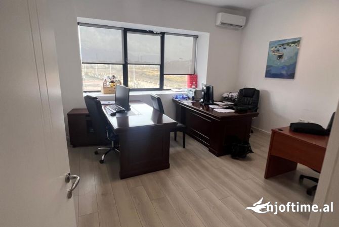 Ambient biznesi me qera 4+1 ne Tirane - 3,000 Euro