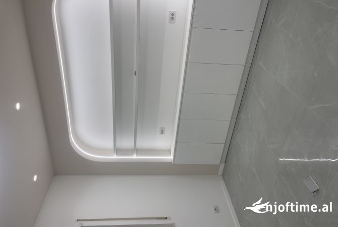 Ambient biznesi me qera 3+1 ne Tirane - 2,000 Euro