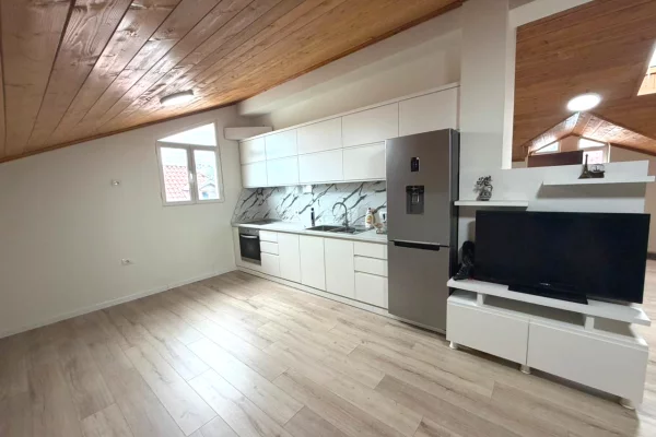 Shtepi me qera 2+1 ne Tirane - 400 Euro