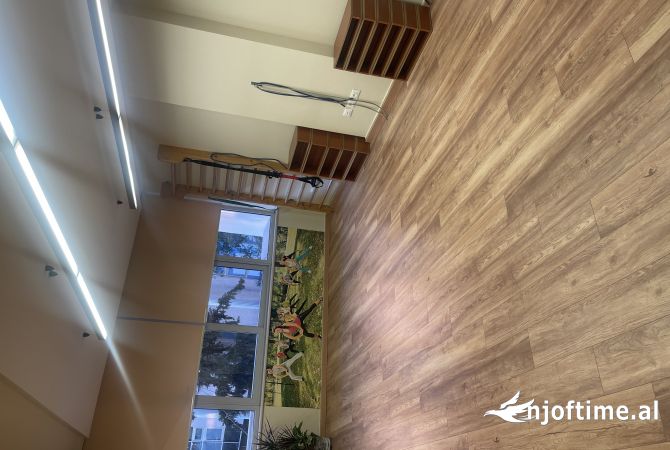 Ambient biznesi me qera 3+1 ne Tirane - 1,200 Euro