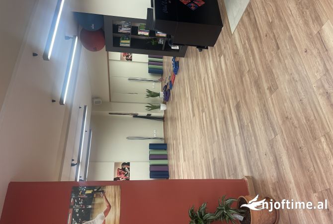 Ambient biznesi me qera 3+1 ne Tirane - 1,200 Euro