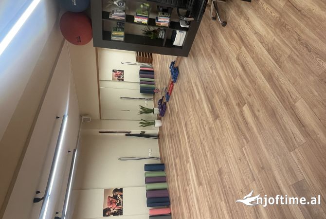 Ambient biznesi me qera 3+1 ne Tirane - 1,200 Euro