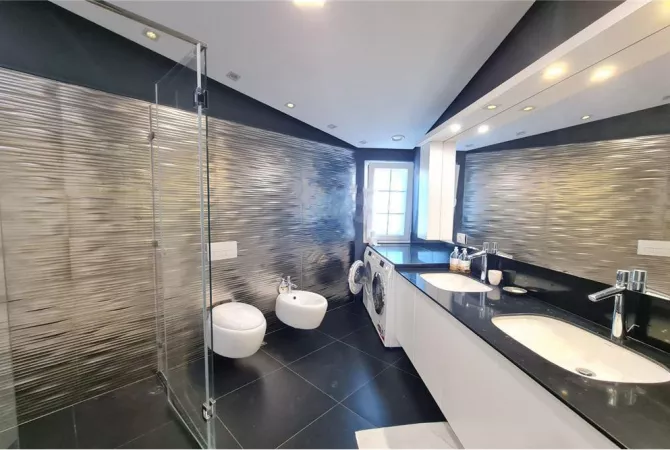 Shtepi me qera Apartament ne Tirane, 3+1, Mobilimi Bosh, pa mobiluar, Pagesa 2,200  Euro.