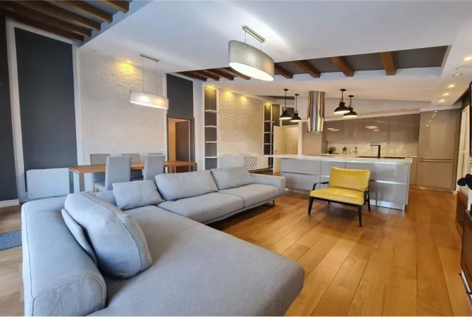 Shtepi me qera 3+1 ne Tirane - 2,200 Euro