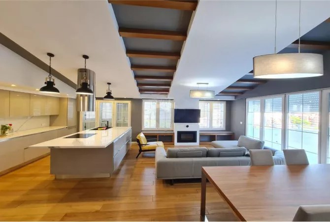 Shtepi me qera Apartament ne Tirane, 3+1, Mobilimi Bosh, pa mobiluar, Pagesa 2,200  Euro.