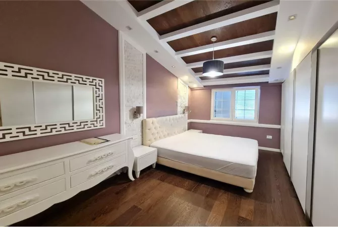 Shtepi me qera Apartament ne Tirane, 3+1, Mobilimi Bosh, pa mobiluar, Pagesa 2,200  Euro.