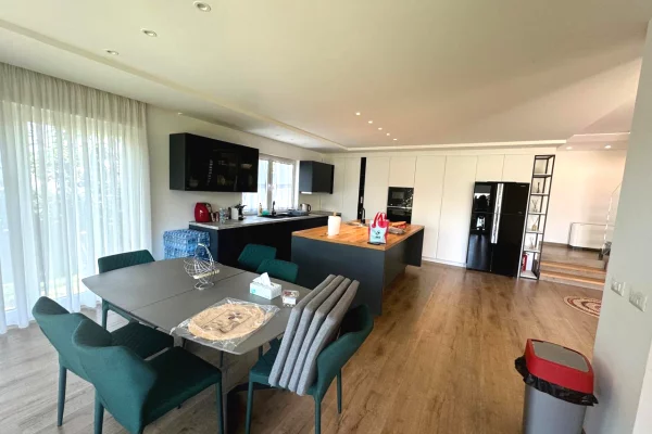 Shtepi me qera 3+1 ne Tirane - 3,500 Euro