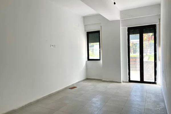 Shtepi ne shitje Apartament ne Tirane, 1+1, Mobilimi Bosh, pa mobiluar, Pagesa 183,000  Euro.