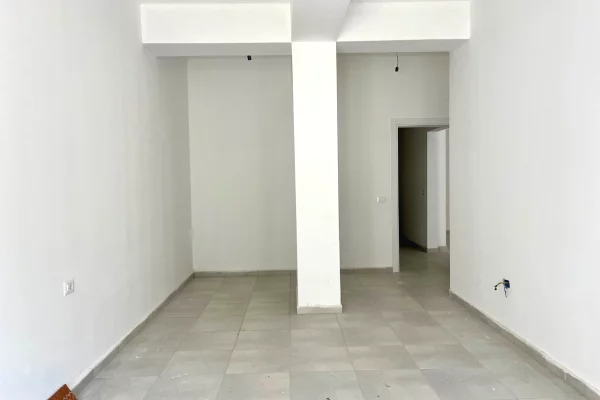 Shtepi ne shitje Apartament ne Tirane, 1+1, Mobilimi Bosh, pa mobiluar, Pagesa 183,000  Euro.
