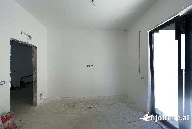 Shtepi ne shitje Apartament ne Tirane, 1+1, Mobilimi Bosh, pa mobiluar, Pagesa 146,000  Euro.
