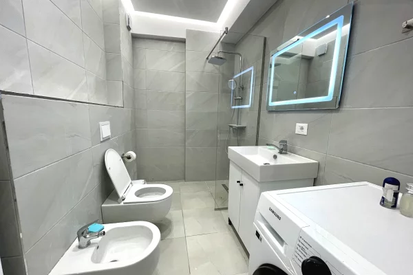 Shtepi ne shitje Apartament ne Tirane, 1+1, Mobilimi E mobiluar, Pagesa 160,000  Euro.