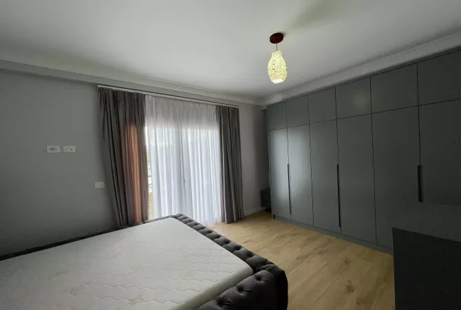 Shtepi me qera Apartament ne Tirane, 2+1, Mobilimi E mobiluar, Pagesa 1,000  Euro.