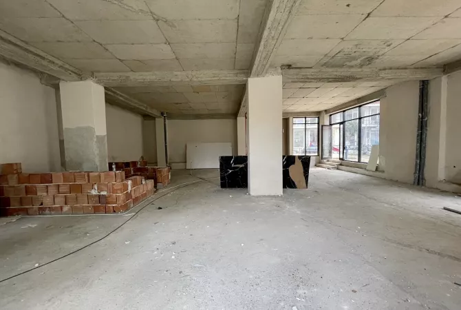 Ambient biznesi me qera 1+1 ne Tirane - 120,000 Leke