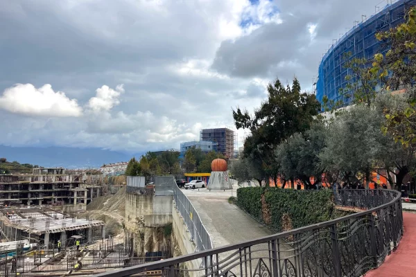 Shtepi ne shitje Apartament ne Tirane, 2+1, Mobilimi Bosh, pa mobiluar, Pagesa 235,000  Euro.